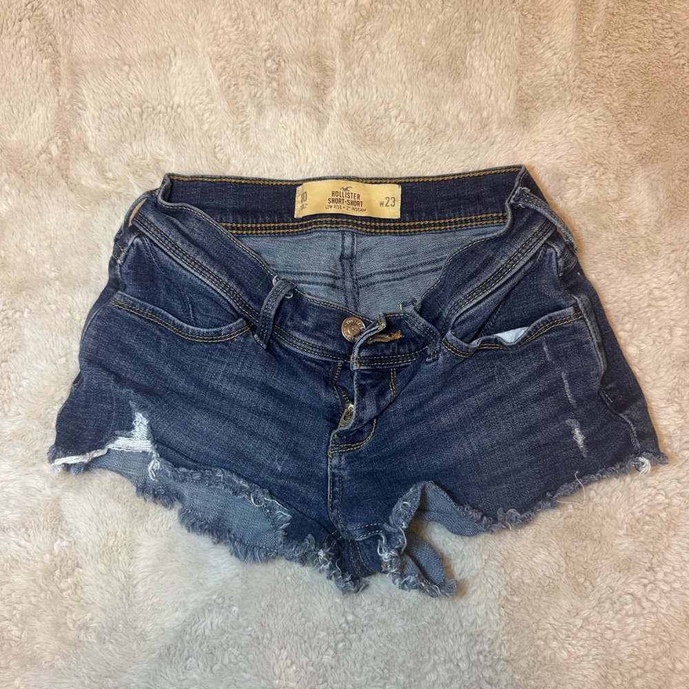 Hollister Low Rise Medium Wash Shorts | Size 23